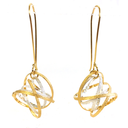 Mobius Mixed Long Drop Earring 

22K gold vermeil, sterling silver
ERDR16L-S-G